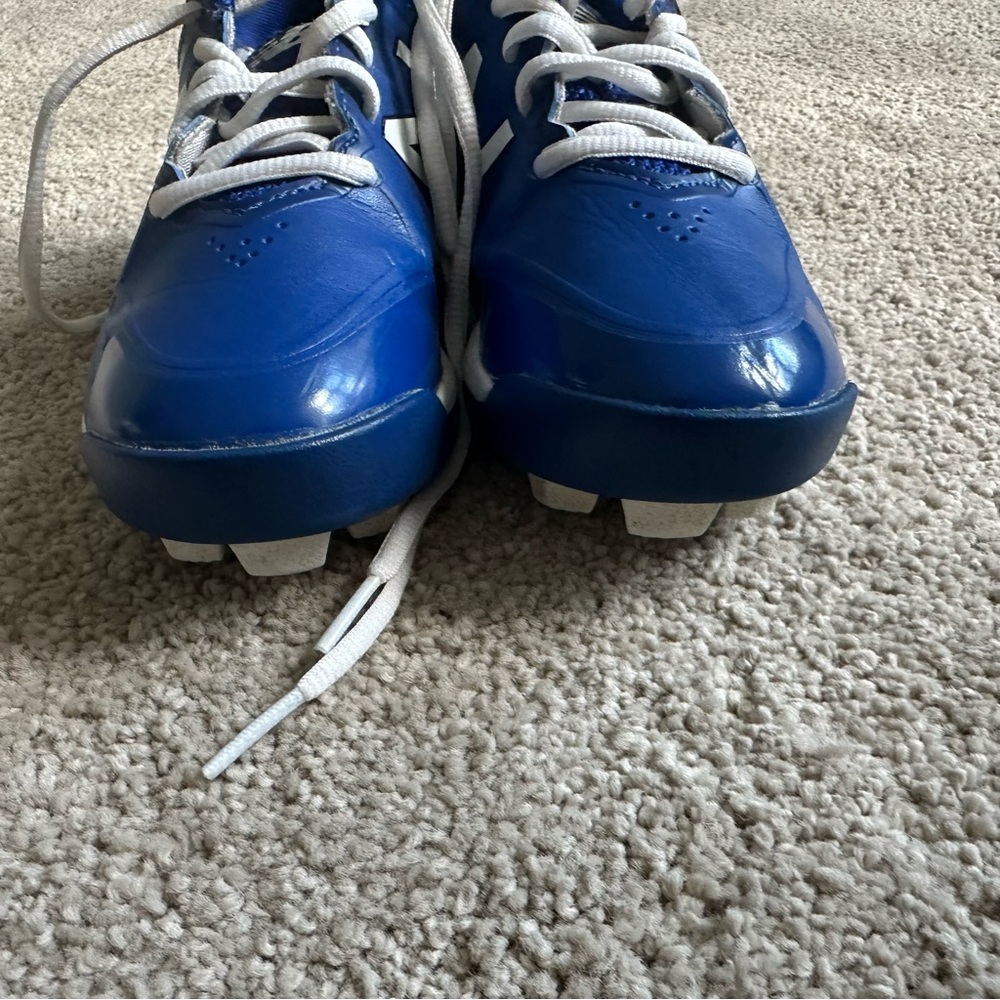 New Balance Blue and White football cleats. - Picture 7 of 8